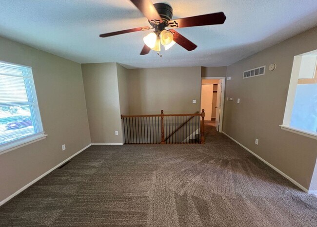 Foto del edificio - Spacious Split Level Duplex in Lee’s Summit!