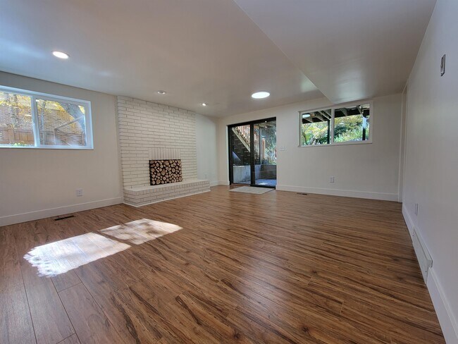 Foto del edificio - 8796 Grand Oak Dr