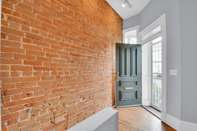 Building Photo - 2757 Champa St
