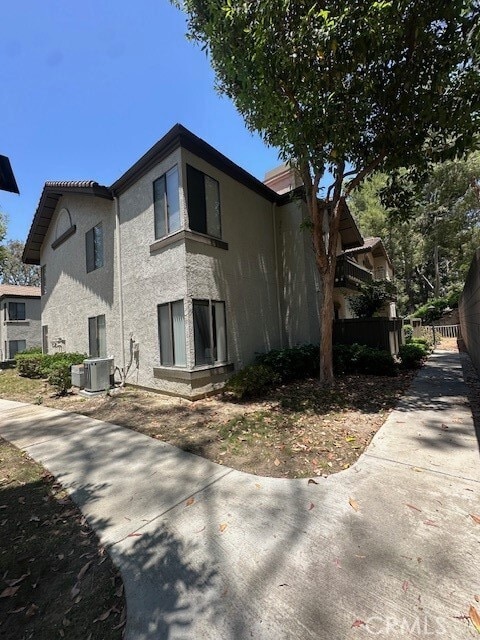 Building Photo - 22719 Lakeway Dr