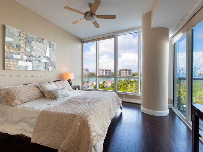 Foto del edificio - 100 South Pointe Dr
