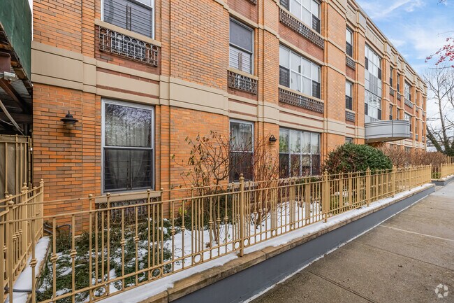 Foto del edificio - Manzione Red Hook Co-ops