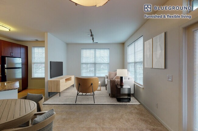 Foto del edificio - 998 Stewart Ave