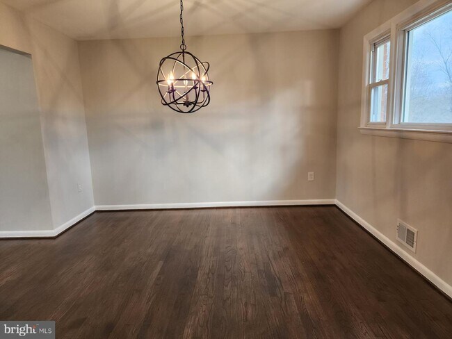Building Photo - 6915 Briarcliff Dr