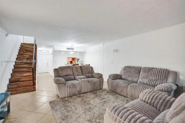 Building Photo - 6483 Racquet Club Dr