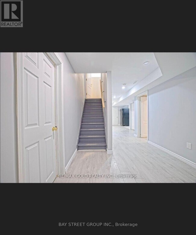 Photo du bâtiment - 16,BASEMENT,COTTONTAIL ROAD