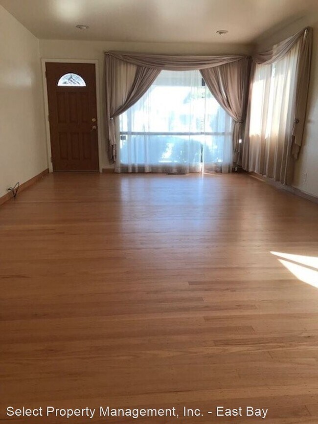 Foto del edificio - 5 br, 3 bath House - 2542 Bradford Ave