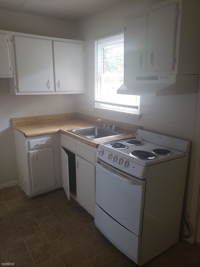 Building Photo - 2 br, 1 bath  - 1706 Carlisle Ave
