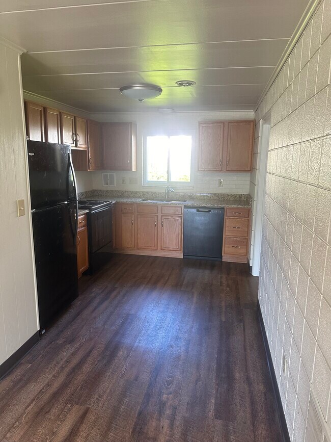 Kitchen - 439 College Ave