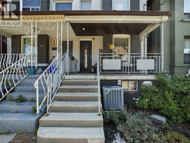 Building Photo - 114 Burton St