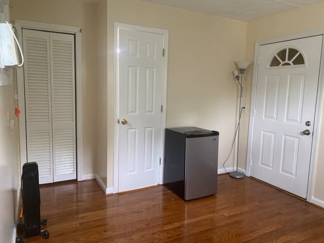 Photo - 11727 Veirs Mill Rd House