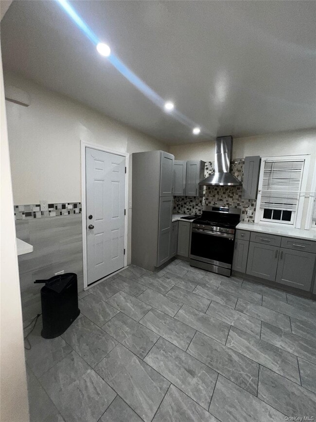 Foto del edificio - 349 Warwick Ave