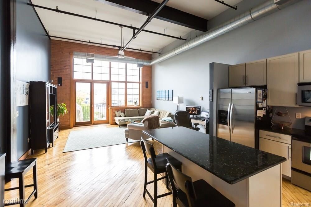 Primary Photo - 2003 Brooklyn St