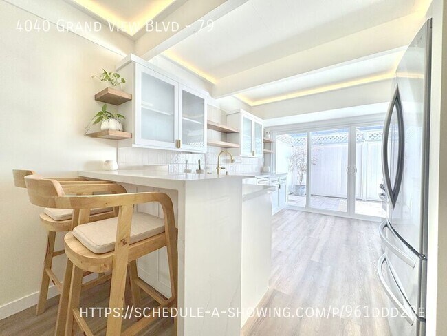 Building Photo - Modern Two-Story 2 Bed + 2 Bath, Private Y...