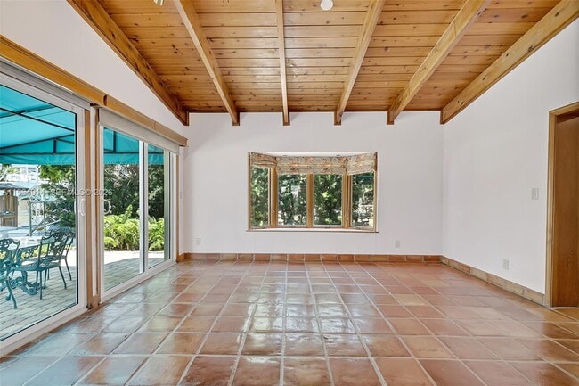 Foto del edificio - 325 Bontona Ave