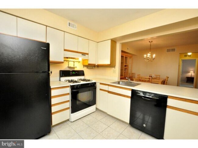 Building Photo - 401A Ralston Dr