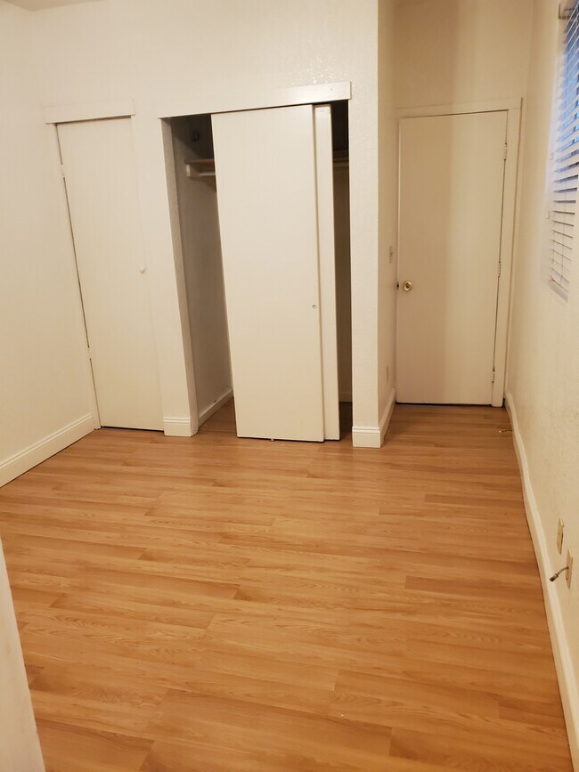 Foto del edificio - 1418 E St