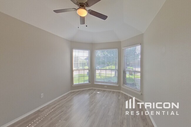 Foto del edificio - 1332 Red River Dr