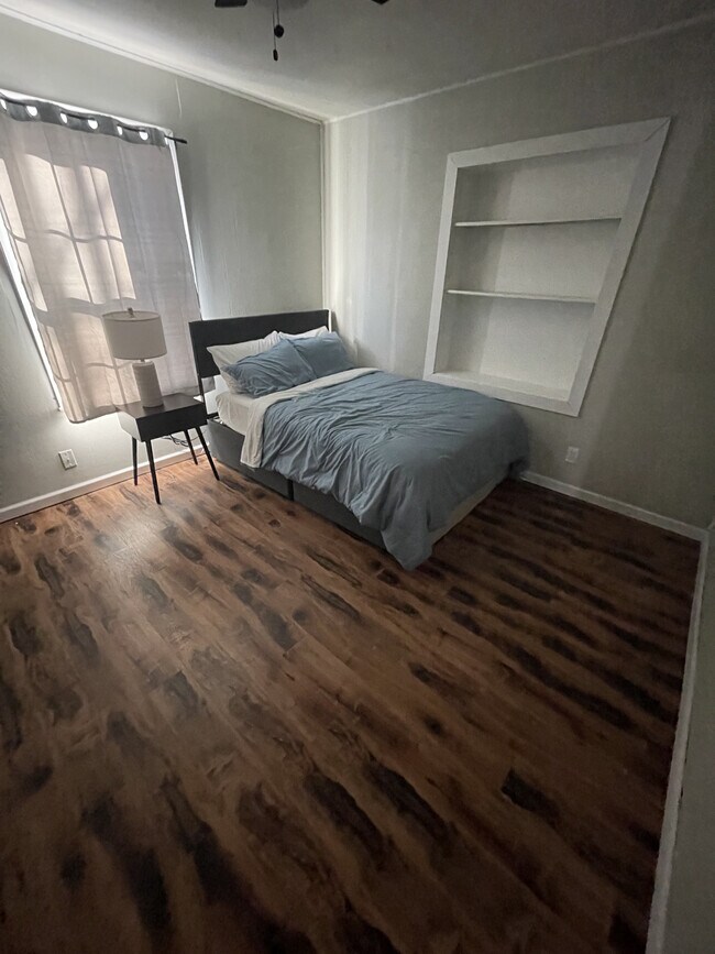 Foto del edificio - 4609 Elgin Ave