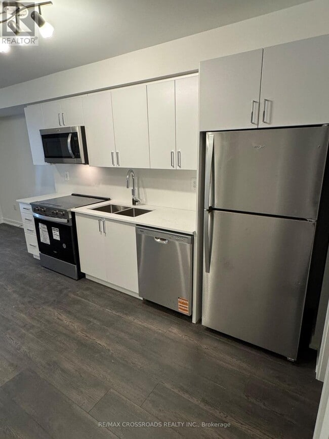 Building Photo - 1680 Victoria Park Ave