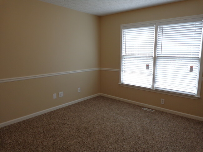 Foto del edificio - 780 Holcombe Woods Ct