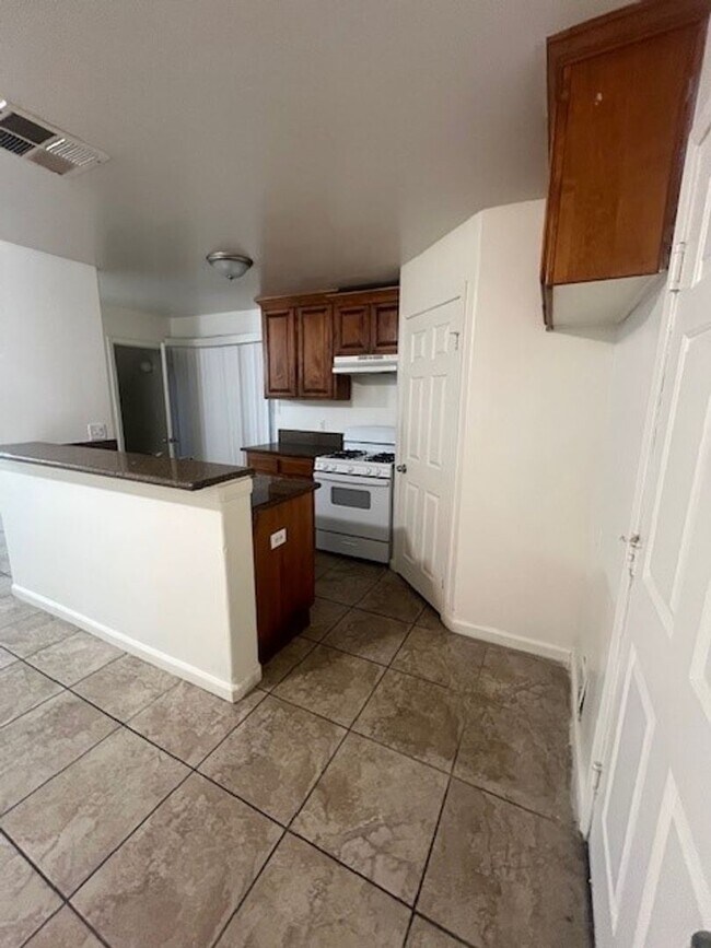 Foto del edificio - 717 L St