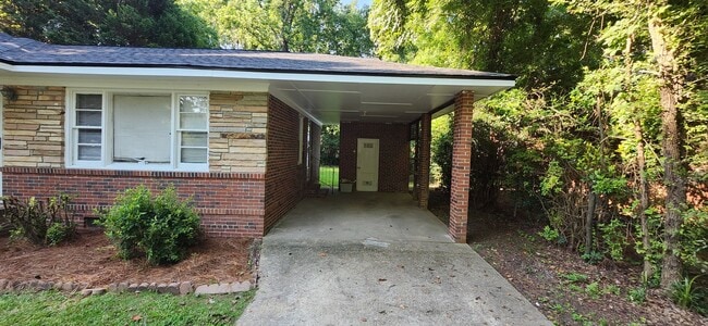 Foto del edificio - 2752 Hawthorne Dr
