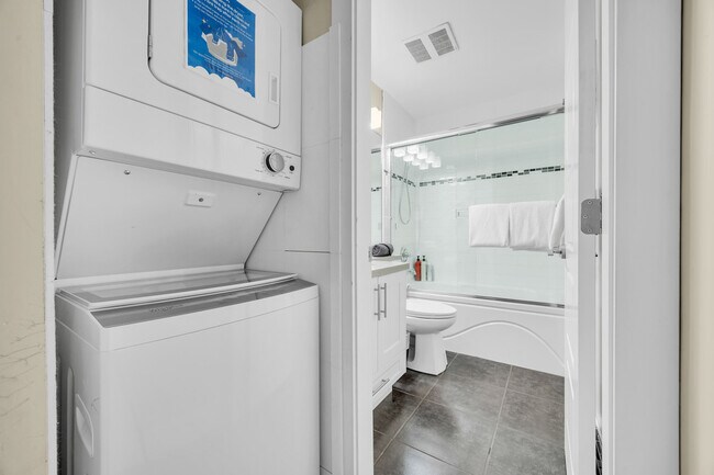 Building Photo - 3845 Dumfries St