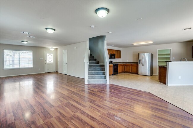 Building Photo - 8620 Star Thistle Dr