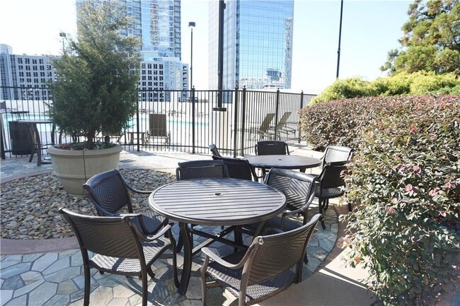 Foto del edificio - 3324 Peachtree Rd NE