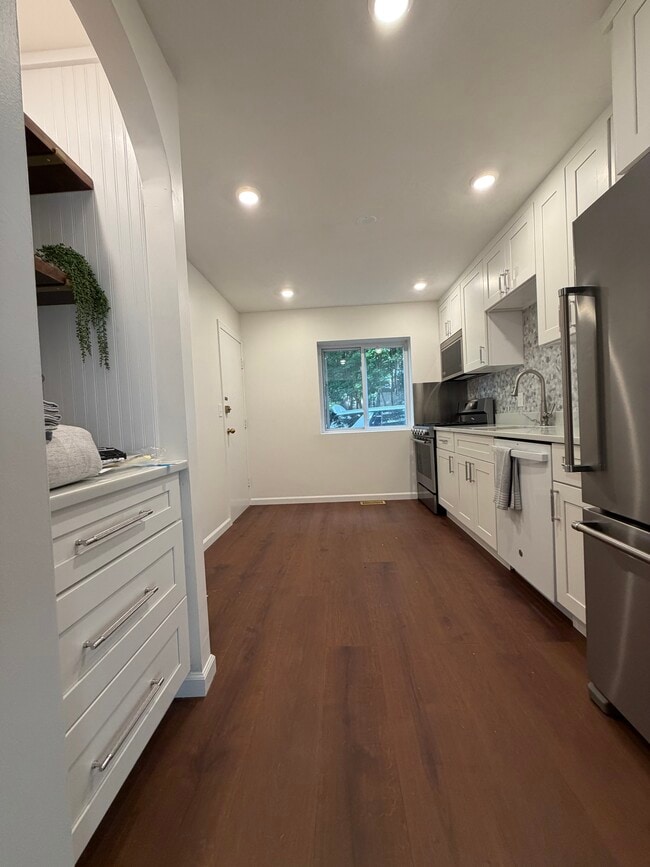 Building Photo - 47 Bayberry Dr