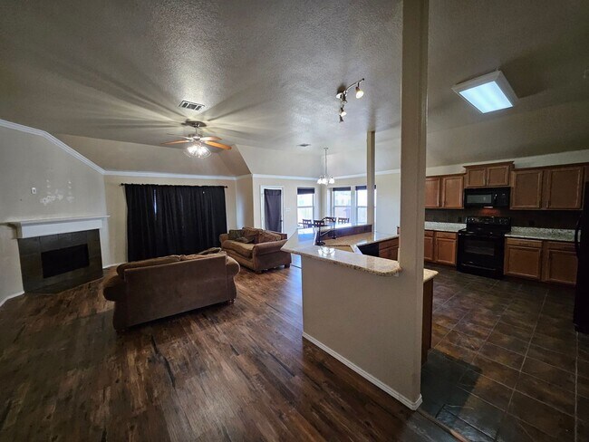 Foto del edificio - Newly Renovated Single Family Home | 3 BR/2BA | with Radiant barrier insulation!