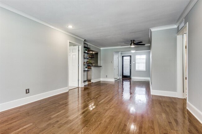 Foto del edificio - 7730 Meadow Park Dr