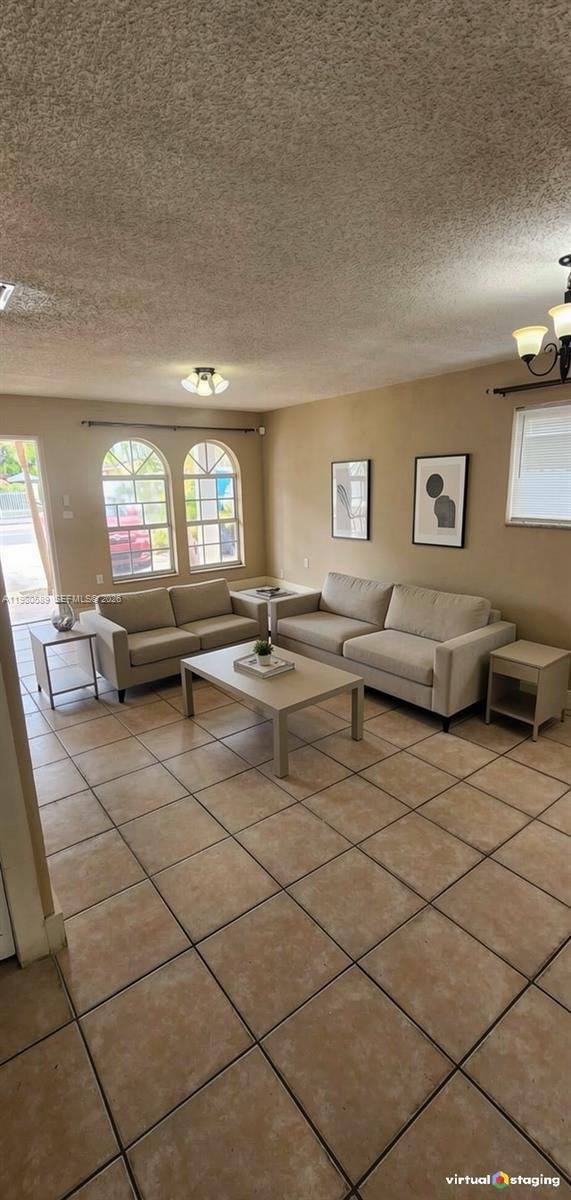 Foto del edificio - 880 E 26th St