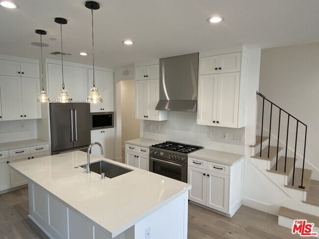 Foto del edificio - 1651 S Hayworth Ave