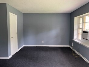 Building Photo - 1119 Dunwoody Dr