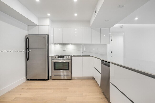 Foto del edificio - 17107 N Bay Rd