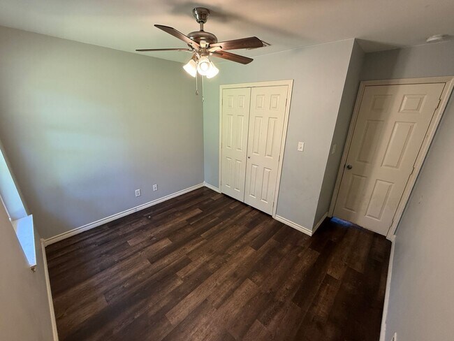Foto del edificio - 2-bed/1-bath Duplex
