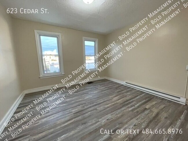 Foto del edificio - 623 Cedar St