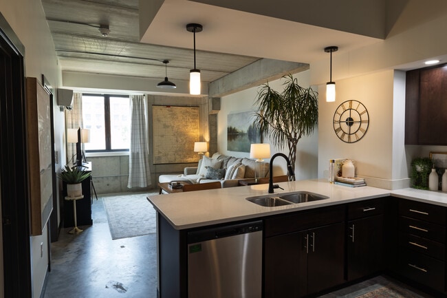 1BR, 1BA - 650SF - The 503