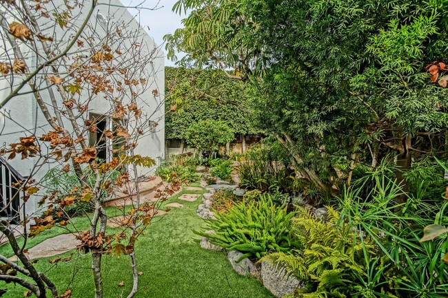 Building Photo - Beautifully Remodeled, 4BR4.5BA Hill Section Home w/ Amazing Panoramic Ocean Views, 3 Decks, Atri...