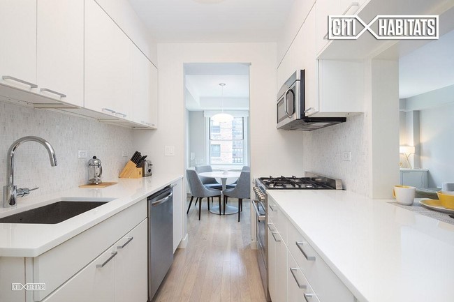 Foto del edificio - 245 E 80th St