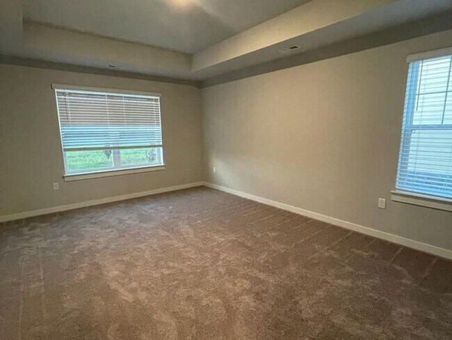 Building Photo - 4 Bedroom Townhome in Murfreesboro