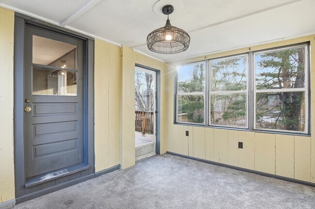 Foto del edificio - 16 Liberty Dr