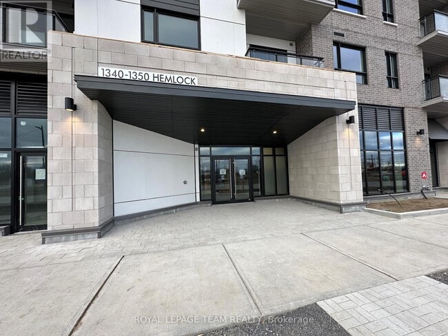 Building Photo - 1350 Hemlock Rd