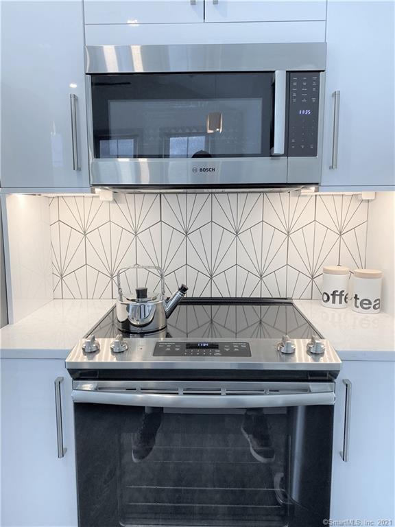 Building Photo - 33 Elm St