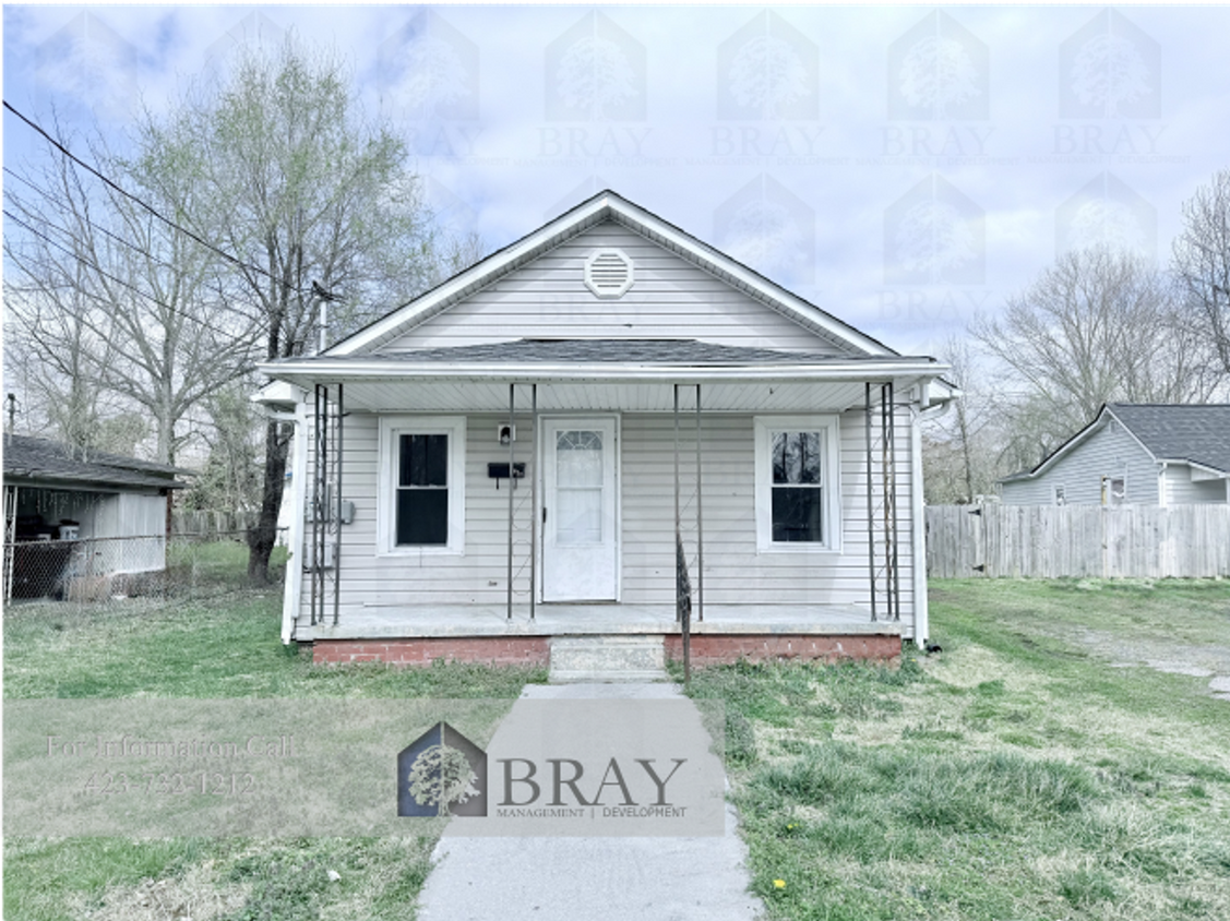 Foto principal - Charming Fully Remodeled 2-Bedroom Home in the Heart of Kingsport!
