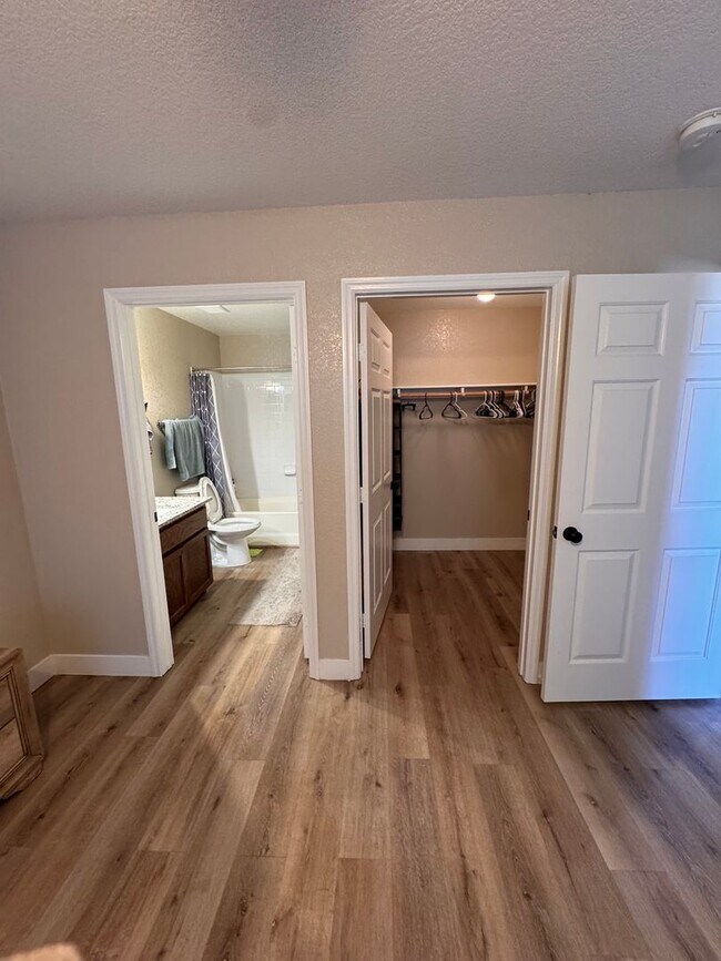 Foto del edificio - 9248 E 30th Pl