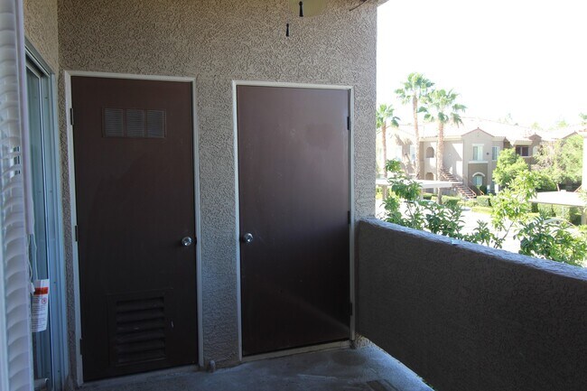 Building Photo - NO SHOWINGS until 4/9/2024