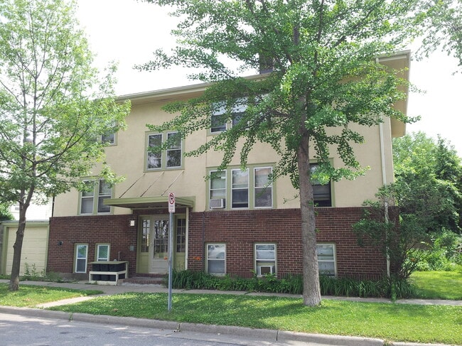 Classic 1920's Building with Beautiful Woodwork - 1752 Shields Ave